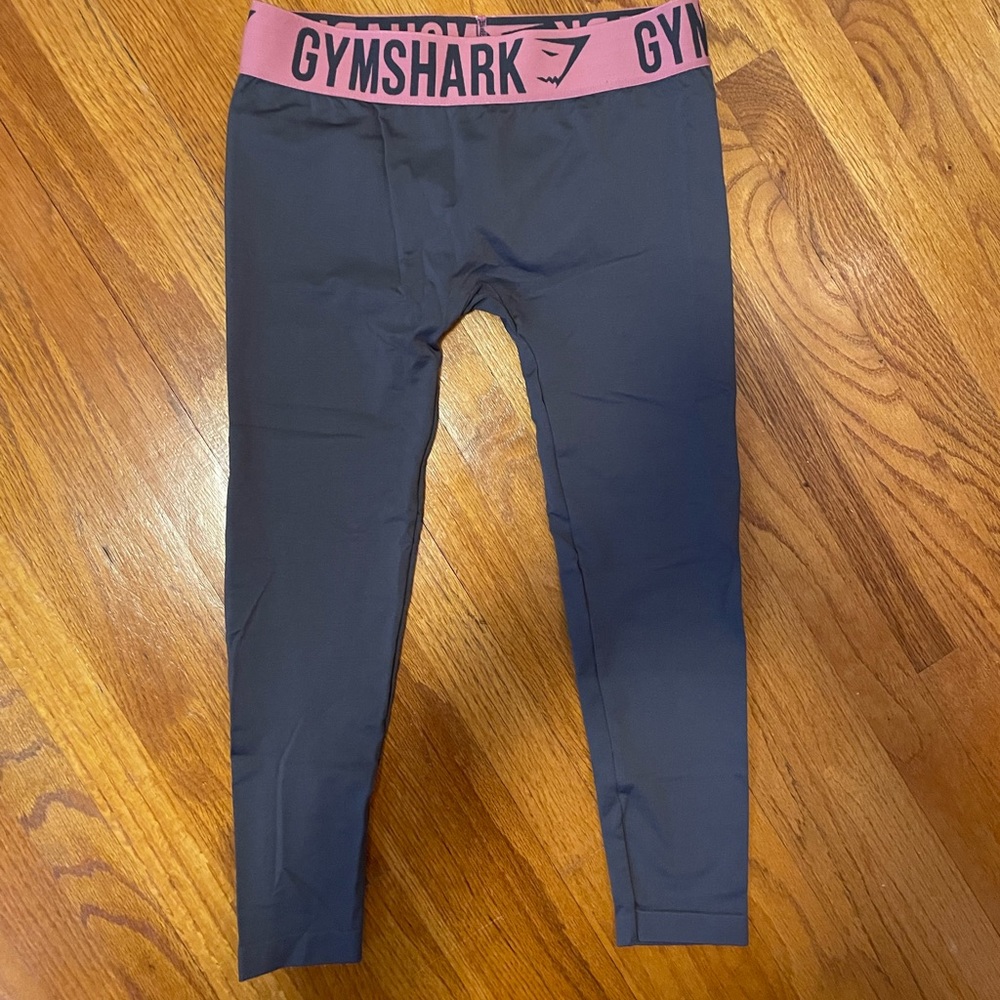 Gym shark leggings